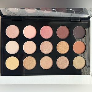 Mac cosmetics In the flesh Eyeshadow Palette with Neutral and Warm Tones